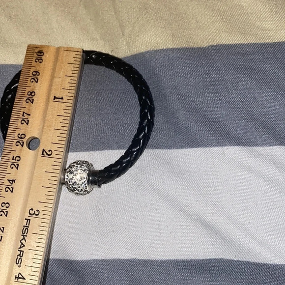 Black twisted faux leather rhinestone fashion bracelet - Picture 5 of 7